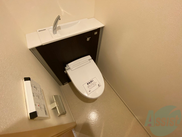 トイレ　ウォシュレット付きのトイレです。シャワートイレは日本の宝。