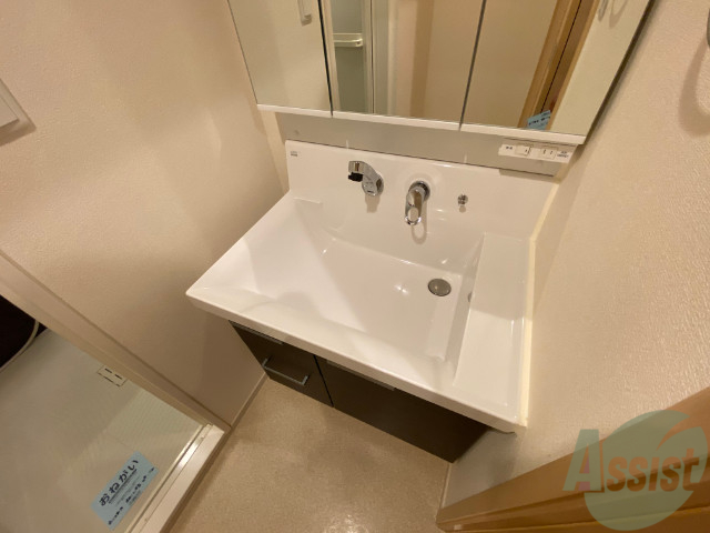 洗面設備　洗面台。身支度にはかかせないですよね～。