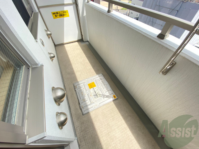 バルコニー　バルコニーは幅があり、広い印象を受けました。