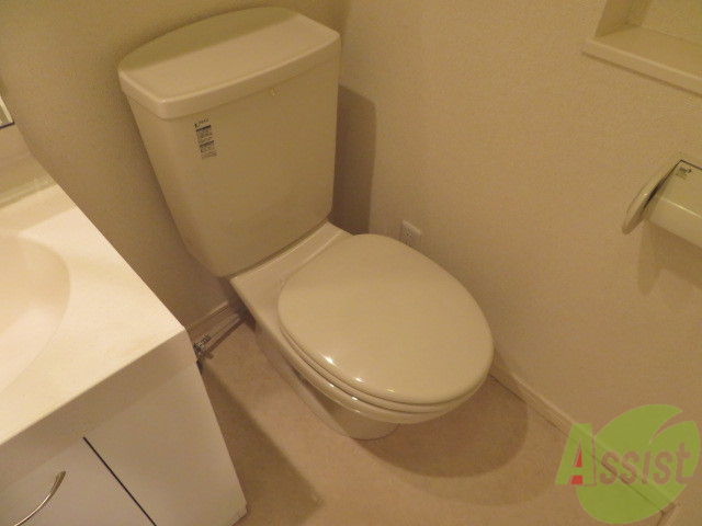 トイレ　シンプルなトイレです。問題なくお使いいただけます。