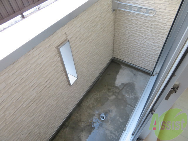 バルコニー　バルコニーは作業に問題ないスペースが有りました。