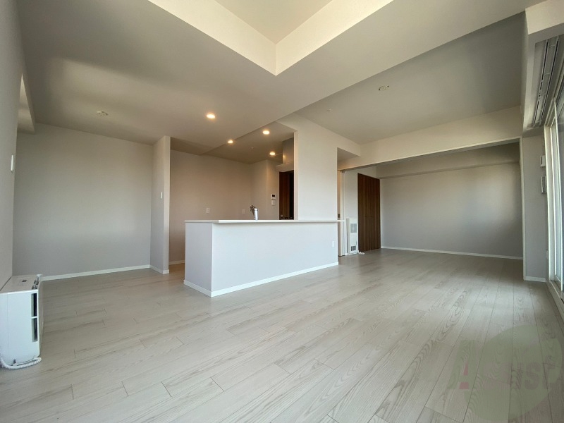 居室・リビング　広くてキレイなお部屋が広がっていて、充実した生活が送れそう。