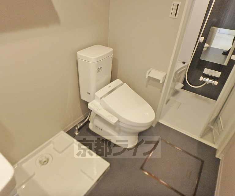 トイレ　ウォシュレット付き清潔感のあるトイレです