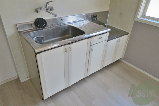 キッチン　キッチンは２口コンロも余裕で置けるくらい広々していますよ。