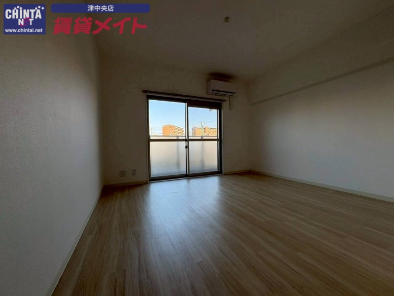 居室・リビング　同型参考写真