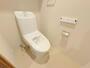 トイレ　落ち着いた色調のトイレです
