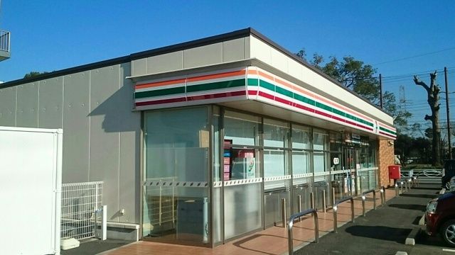 コンビニ　セブンイレブン（コンビニ）まで200m
