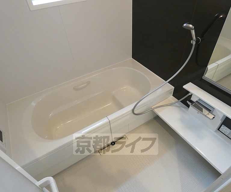 バス・シャワールーム　キレイで広いお風呂です。