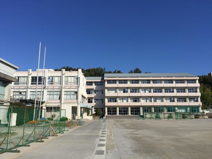 中学校　高蔵寺中学校（中学校）まで741m
