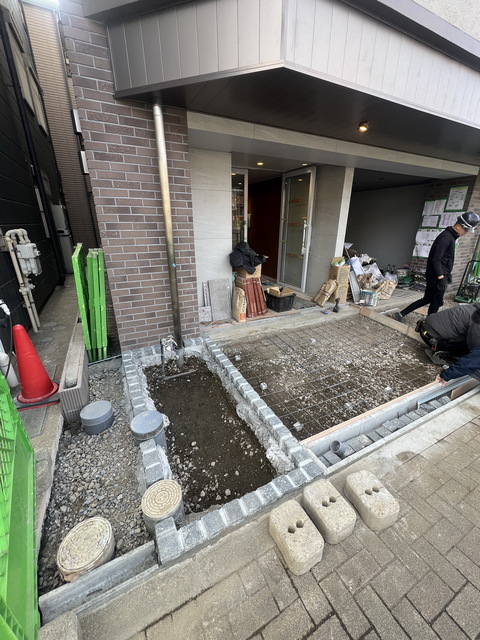 エントランス　～頑張って施工中～