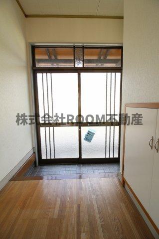 その他　落ち着いた玄関です