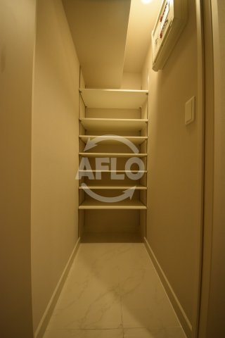 収納　アーバネックス中崎町　ウォークインシューズクローゼット