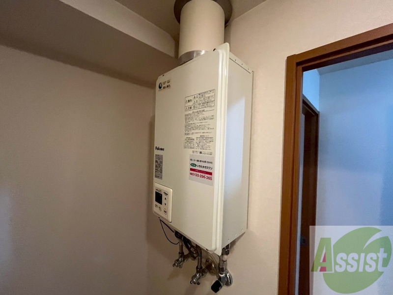 その他設備　給湯器は簡単操作で温度調整ができますよ。