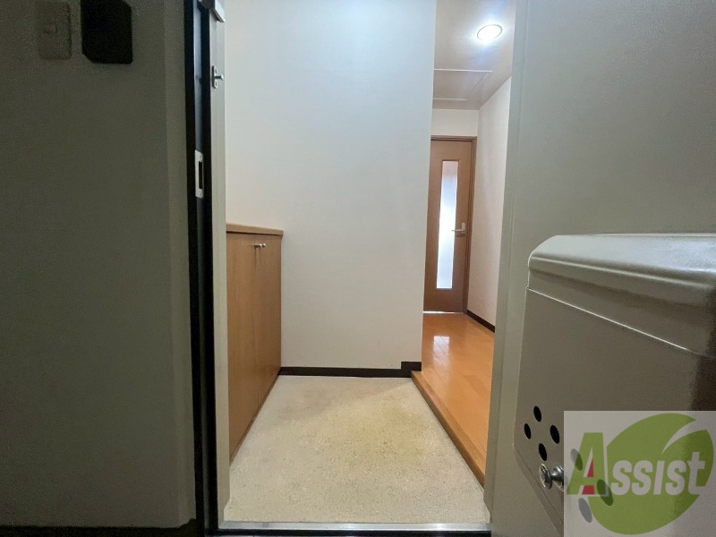 玄関　玄関の様子です。明るい印象ですね。気分もあがりそう。