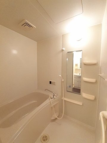 バス・シャワールーム　落ち着いた空間のお風呂です