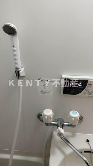 バス・シャワールーム　落ち着いた空間のお風呂です