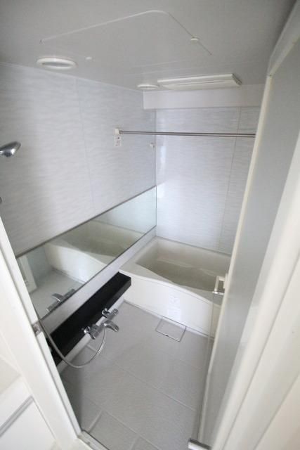 バス・シャワールーム　同じタウプの別部屋写真