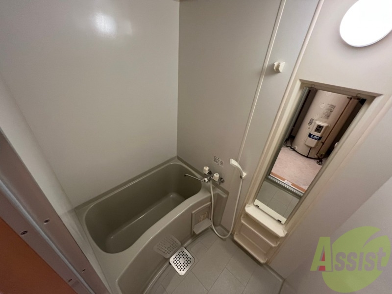 バス・シャワールーム　広々したお風呂で快適にくつろげそうです。