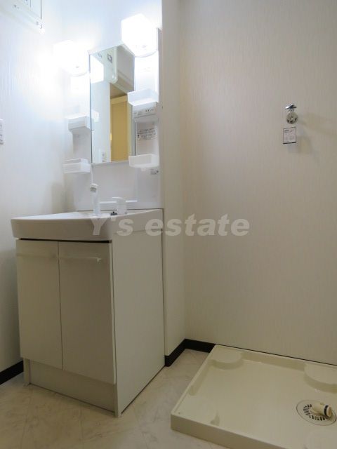 洗面設備　この写真の反転タイプです