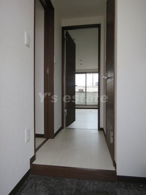 玄関　この写真の反転タイプです