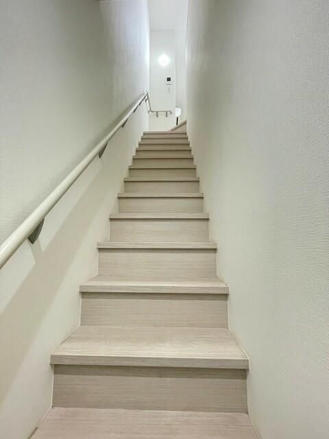 その他　階段があるので玄関から直接お部屋を見られる心配がありません。