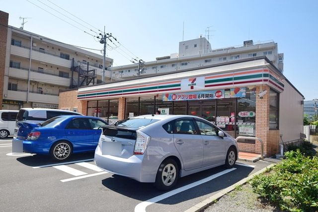 コンビニ　セブンイレブン横浜鴨居1丁目店（コンビニ）まで585m