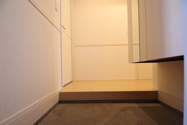 玄関　※別室の参考写真の為、現況優先です。