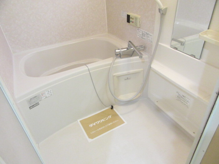 バス・シャワールーム　同建物内別部屋の写真です。