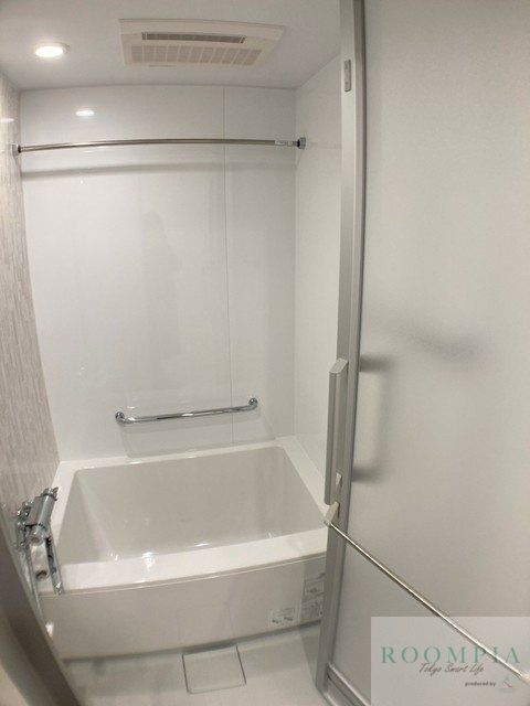 バス・シャワールーム　※同タイプの別のお部屋です。