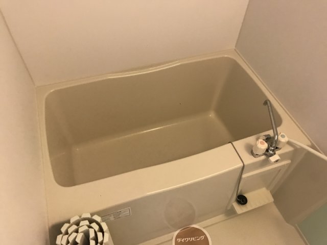 バス・シャワールーム　バス　ゆったり広めの浴槽です