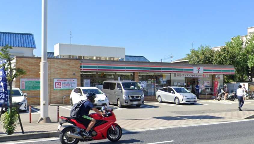 コンビニ　セブンイレブン（コンビニ）まで404m