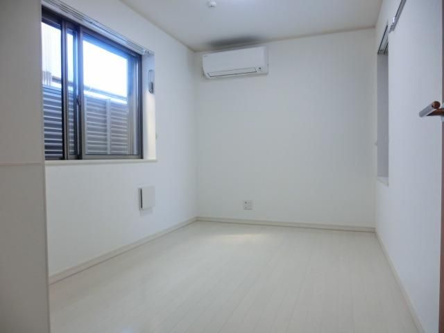 居室・リビング　5.2帖の2面採光洋室