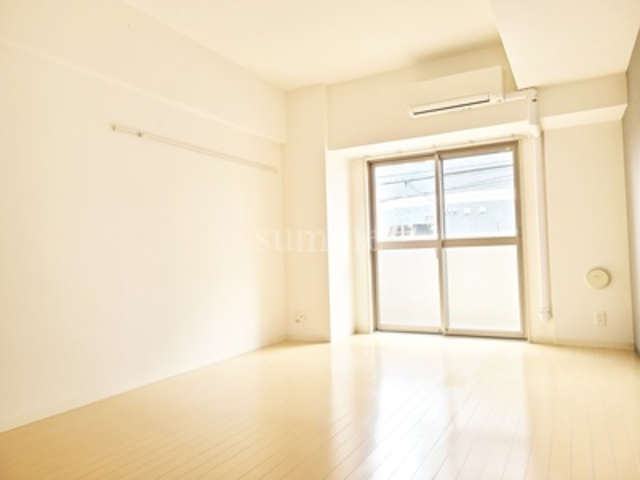 居室・リビング　10.1帖の広いリビングです☆