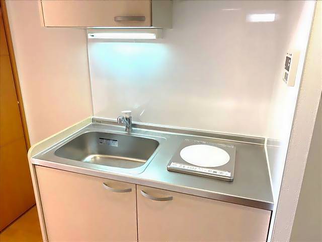 キッチン　ＩＨコンロで掃除も行いやすいです。