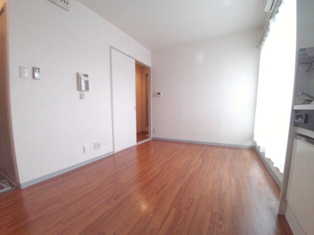 その他部屋・スペース　フローリング調で綺麗な洋室