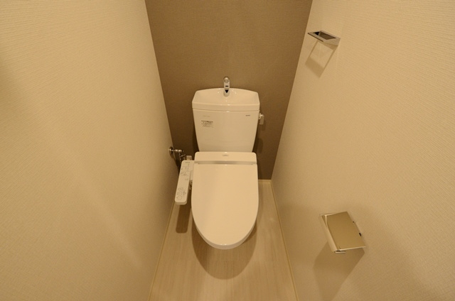 トイレ　温水洗浄便座機能付き♪