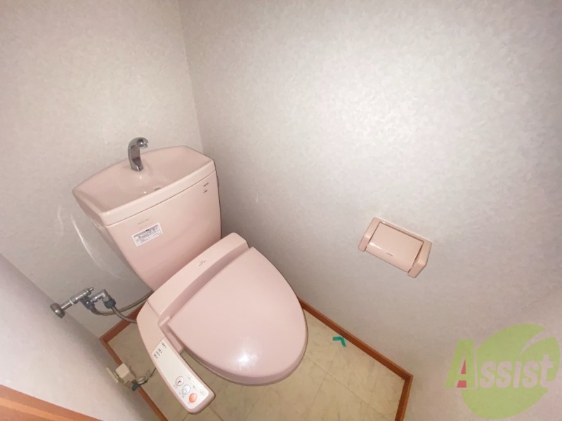 トイレ　嬉しいウォシュレット機能付きです。シャワートイレは便利ですね