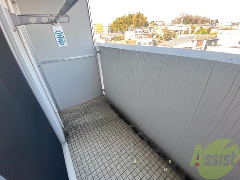 バルコニー　バルコニーがあるので洗濯物は外に干せそうですね～