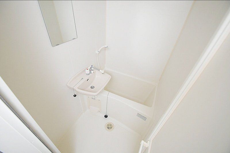 バス・シャワールーム　温かみのあるバススペースは疲れを癒すスペースに