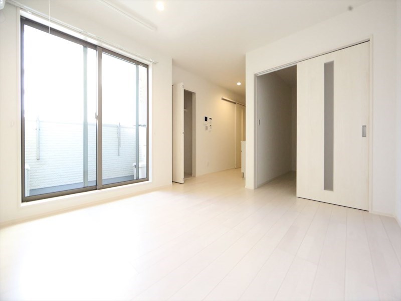 居室・リビング　ＬＤＫ10.1帖　システムキッチン　エアコン完備　バルコニー