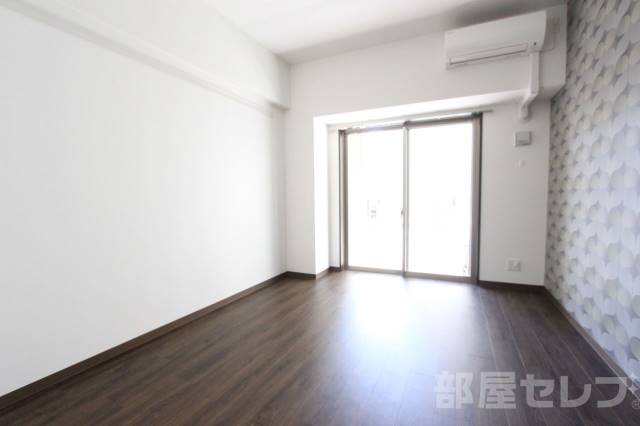 居室・リビング　８帖の洋間です