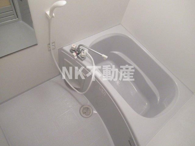 バス・シャワールーム　コンパクトで使いやすいお風呂です