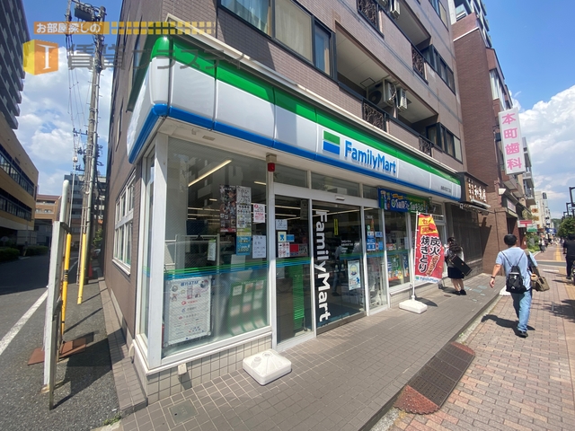 コンビニ　ファミリーマート（コンビニ）まで448m