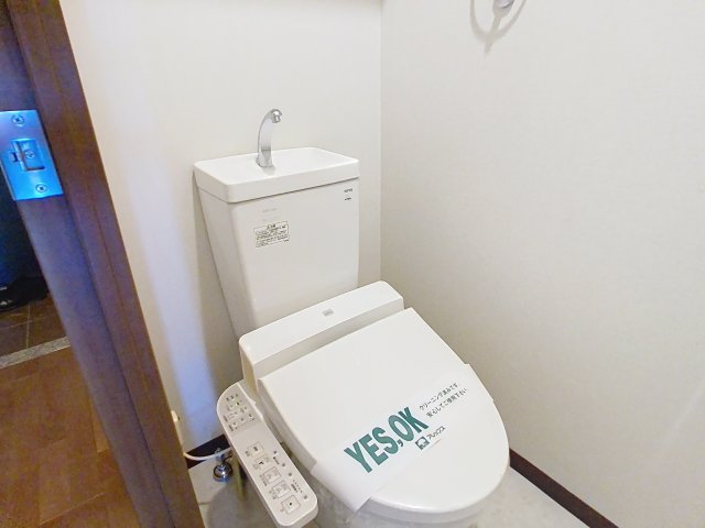 トイレ　掲載写真はモデルルームを掲載しております。実際のお部屋と仕様