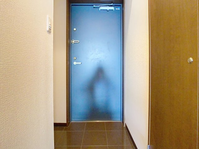 玄関　掲載写真はモデルルームを掲載しております。実際のお部屋と仕様