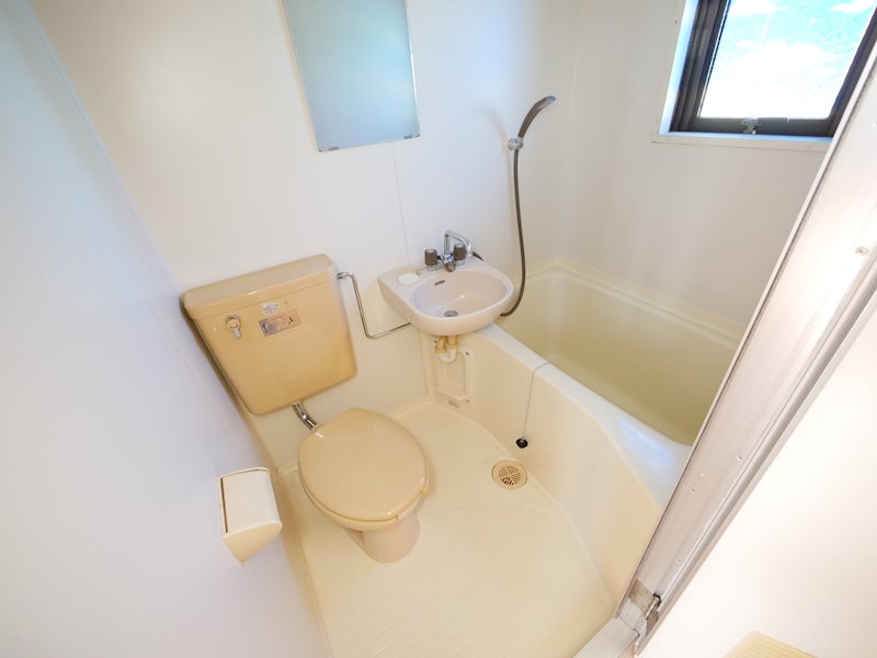 バス・シャワールーム　シャワー