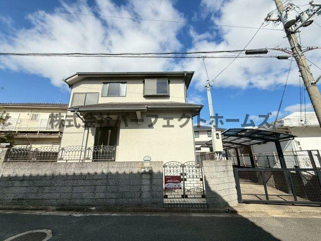 玄関　収納もある玄関です