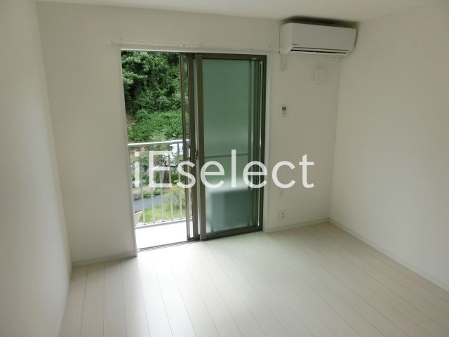 居室・リビング　白を基調にした明るいお部屋