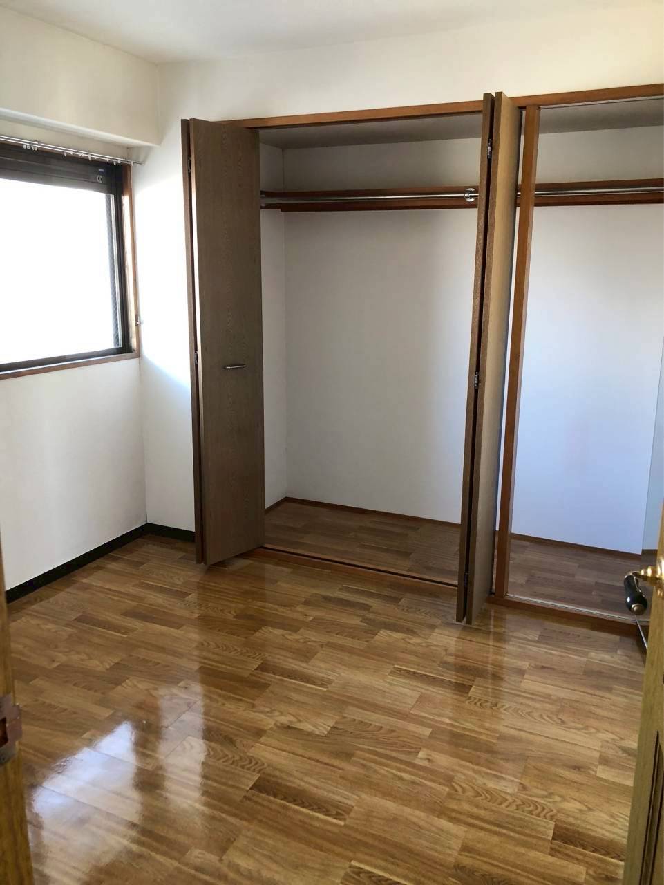 その他　鏡付収納あり