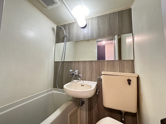 洗面設備　別部屋参考写真です